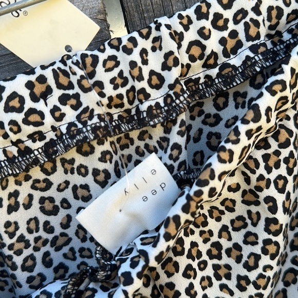 NWT Francesca’s Leopard Skirt size Medium - Picture 9 of 9
